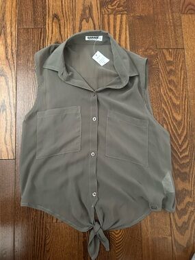 Garage Sleeveless Button-Front Tie-Hem Top in Olive Green
